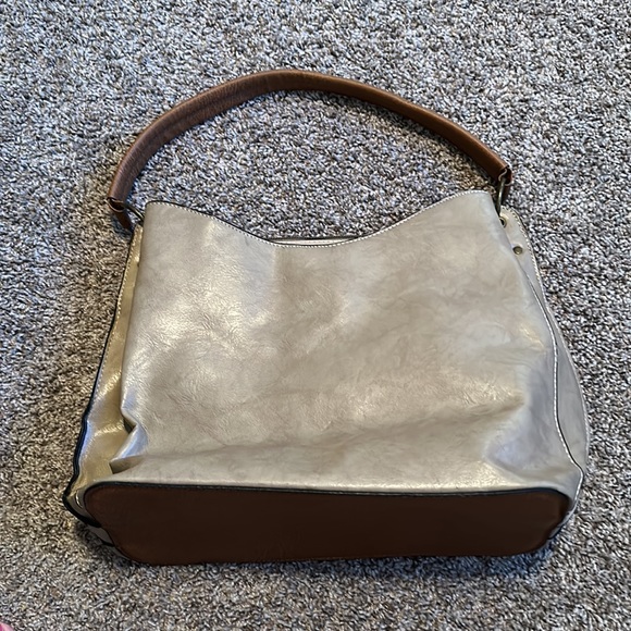 Tan/brown faux leather purse with initials KRS / Like new / Marleylilly brand - Picture 3 of 5